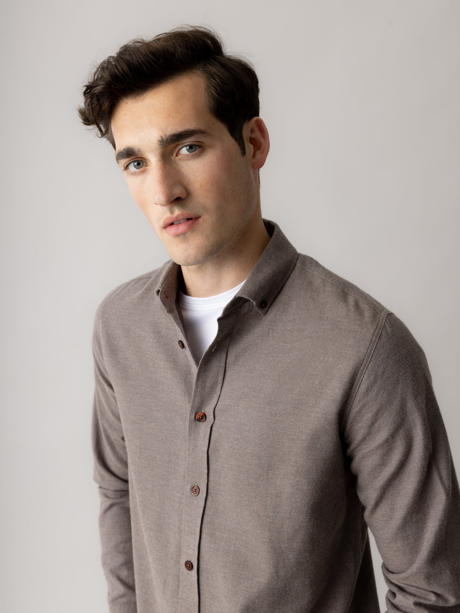 Modelshot / Chocolate Brown Melange / Detail